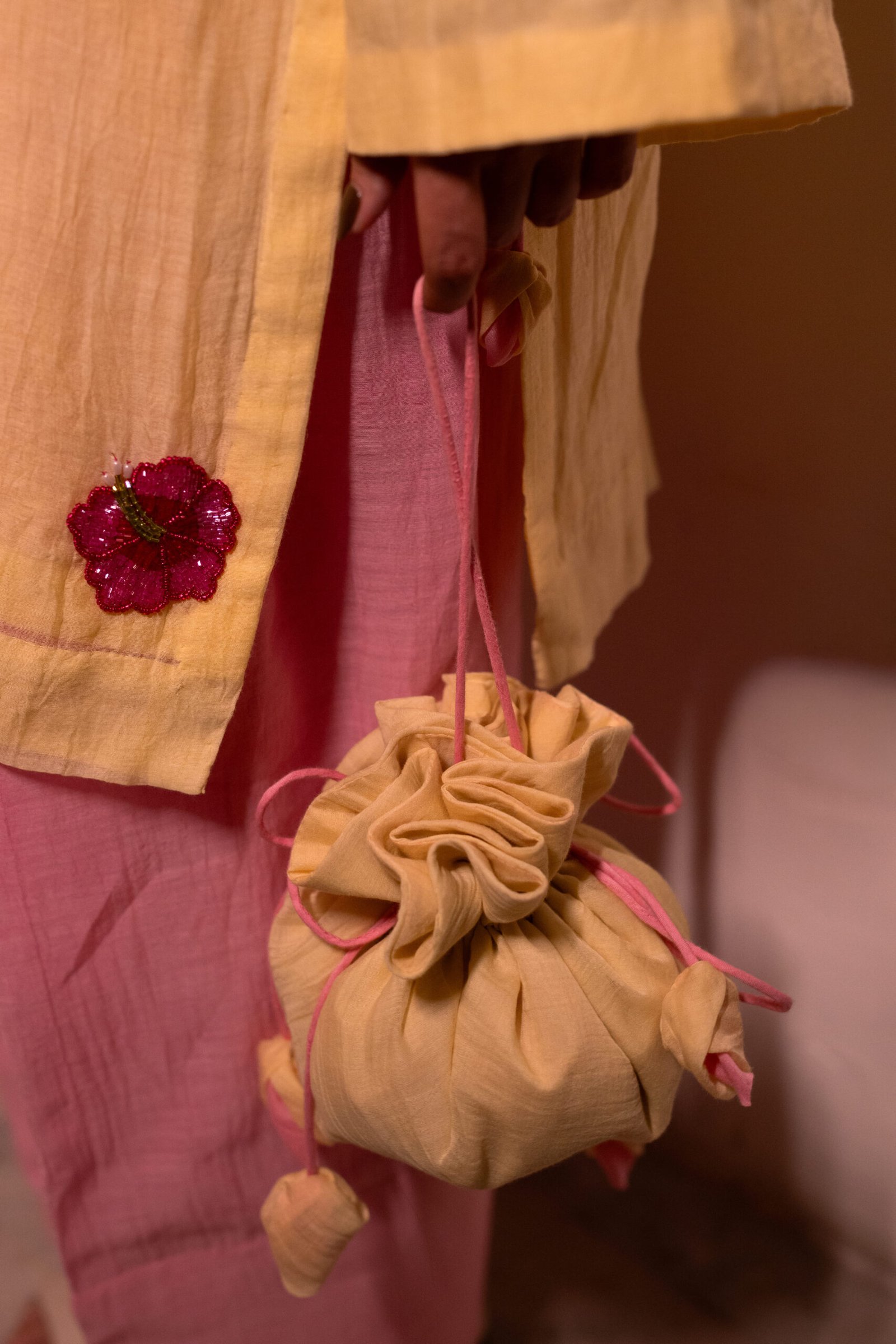 Gulabi Dori